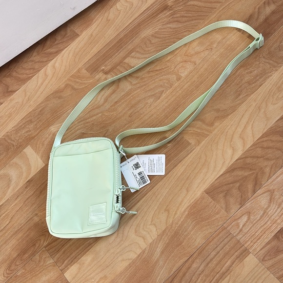 Lululemon Easy Access Crossbody - Picture 4 of 5